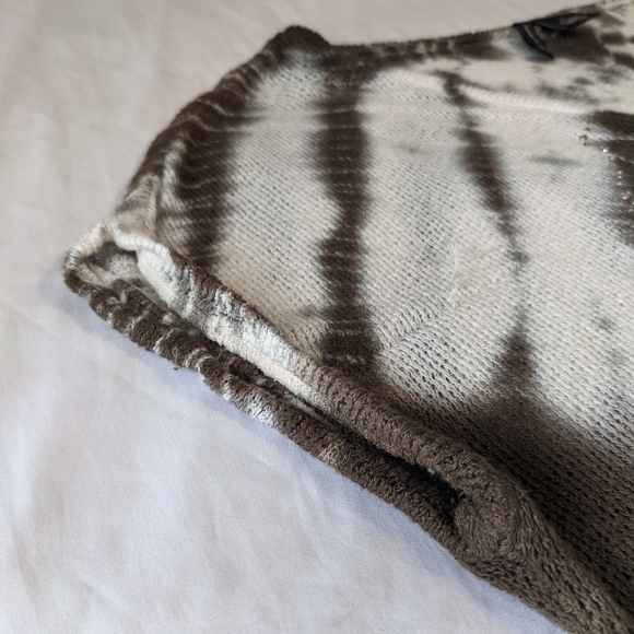 New Directions Rhinestone Detail SharkBite hemline Blouse Large - Picture 3 of 8